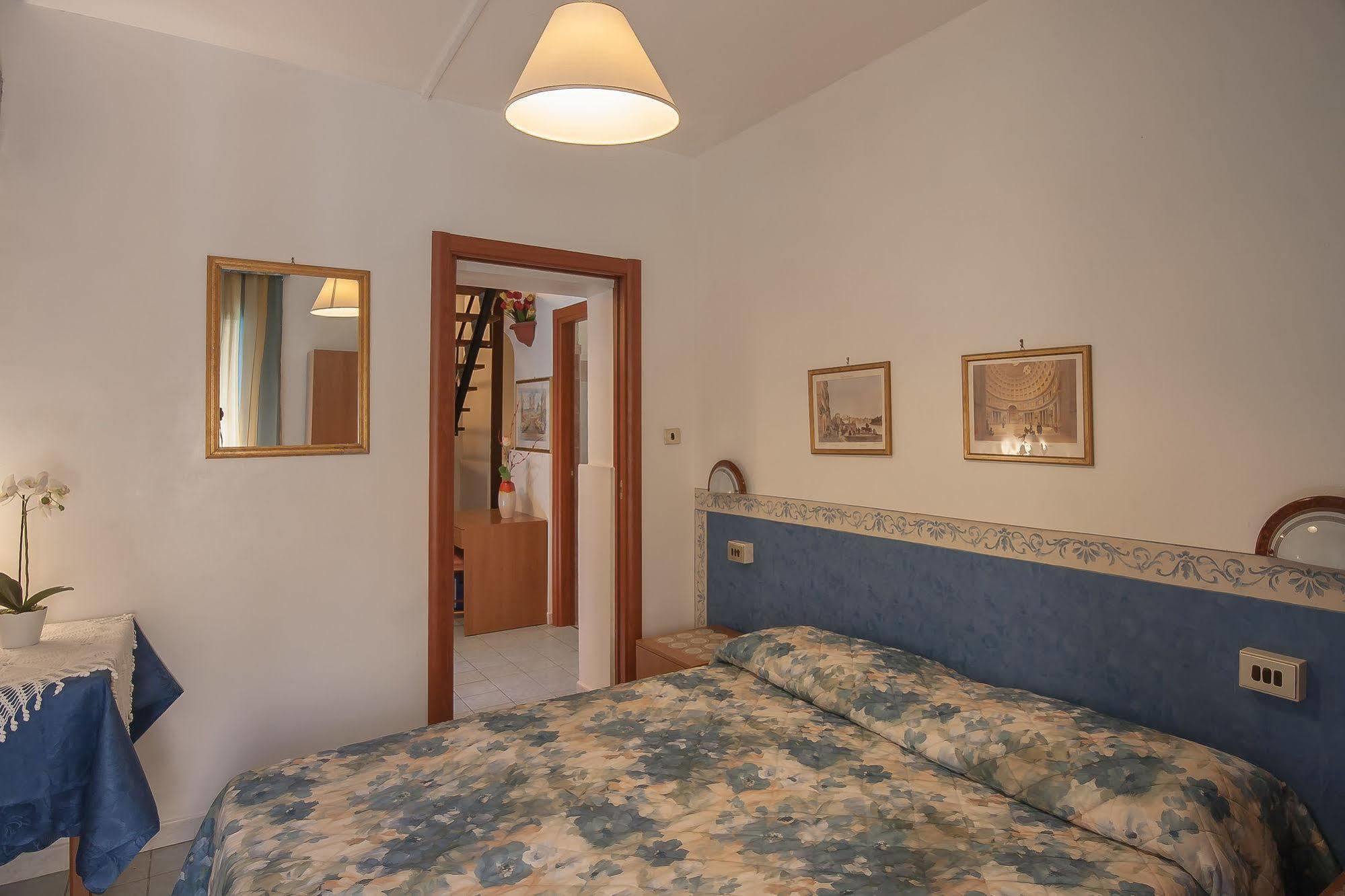 Hotel Tirreno Roma Habitación foto